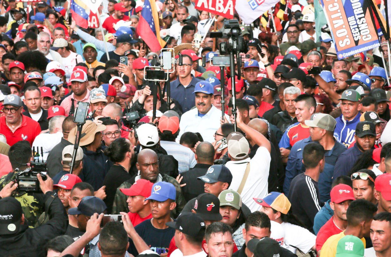 Presidente Maduro: ¡Querían ver al Pueblo en Miraflores! y ¡aquí está!