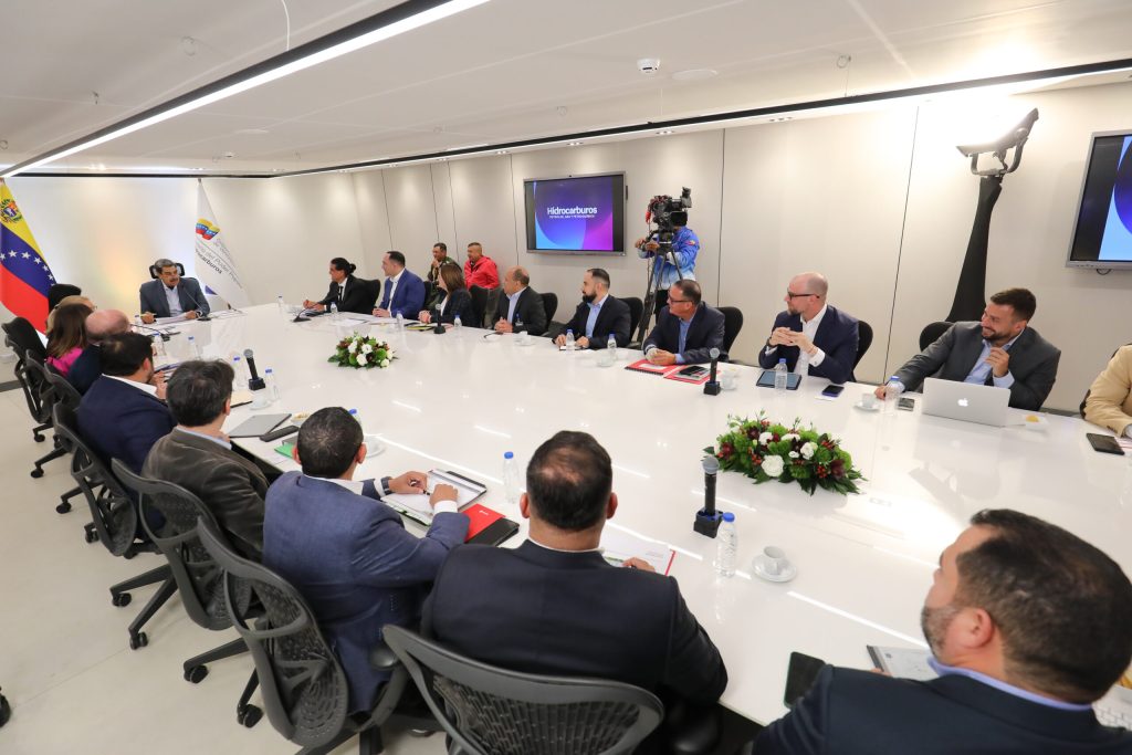 Presidente Maduro lidera jornada de trabajo dedicada a la activación del Motor Hidrocarburos