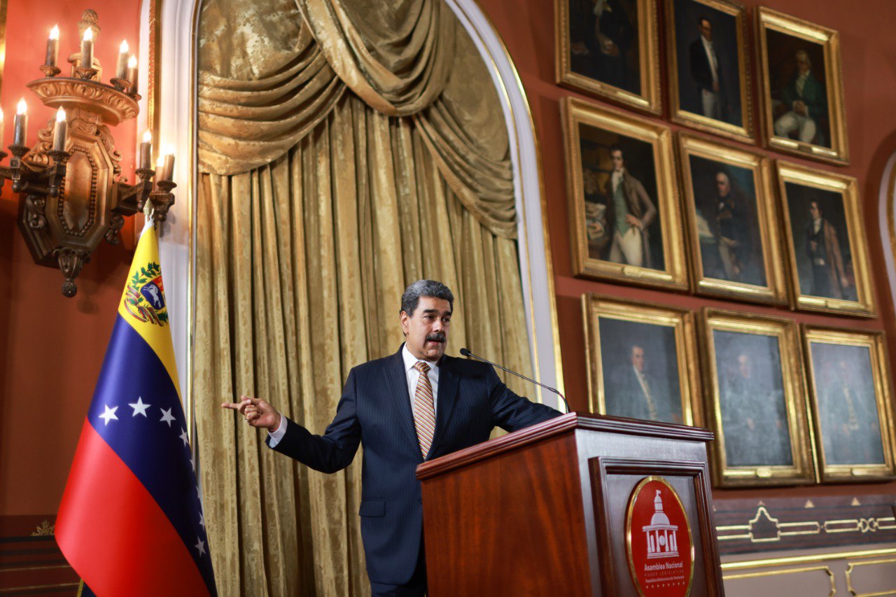 Poder Legislativo recibe al Presidente Nicolás Maduro en acto de defensa de la soberanía de Venezuela