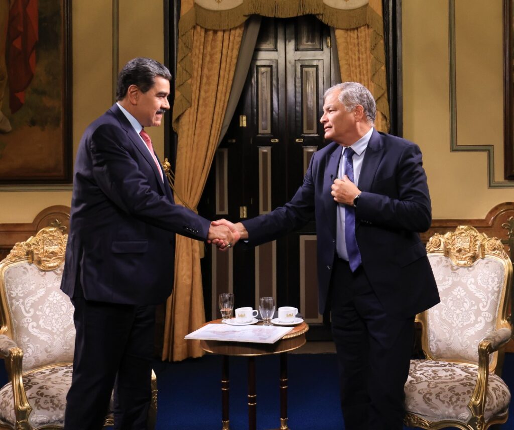 Presidente Maduro denuncia complot estadounidense en entrevista con Rafael Correa