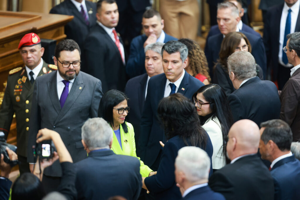Poder Legislativo recibe a Presidenta (E) Delcy Rodríguez en respeto al hilo constitucional de la República Bolivariana de Venezuela