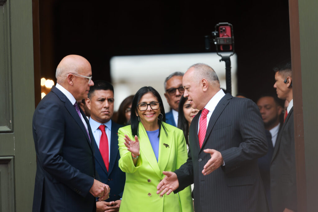 Delcy Rodríguez reafirma postura de dignidad y unión nacional frente a pretensiones de potencias extranjeras