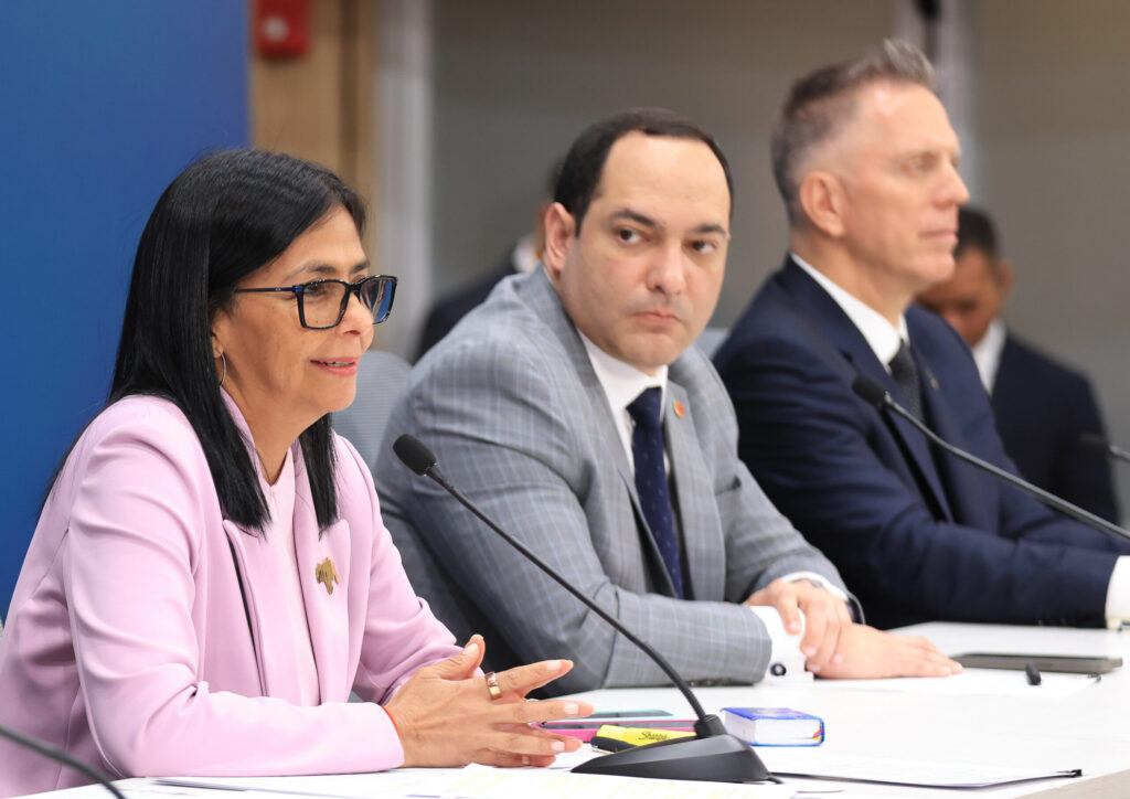 Presidenta (E) Delcy Rodríguez: «El pueblo de Venezuela no acepta órdenes de ningún factor externo»