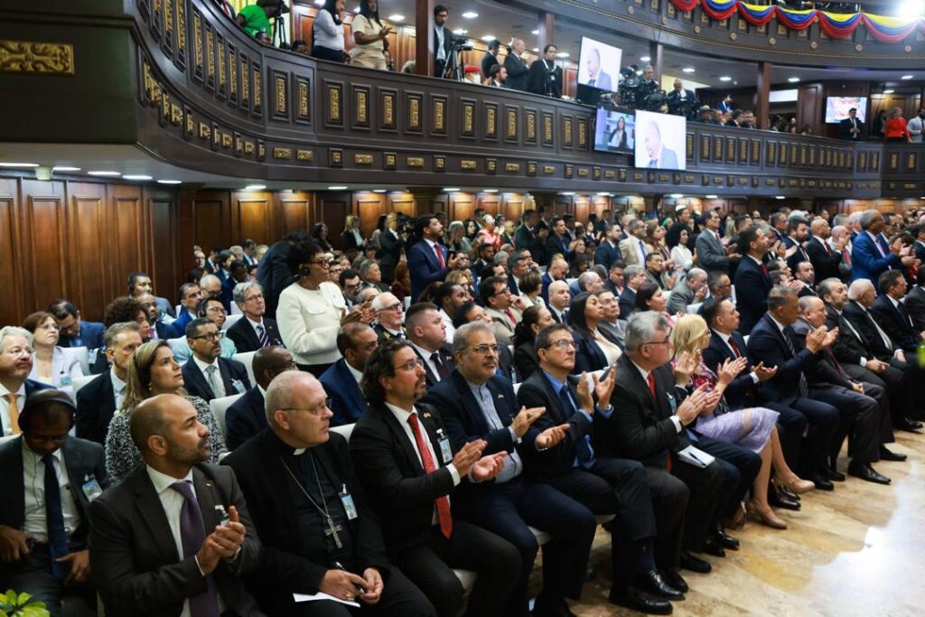 Rodríguez invita al Cuerpo Diplomático a ser vocero de la verdad de Venezuela