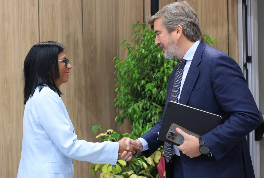 Presidenta (E) Delcy Rodríguez firma acuerdos estratégicos con Repsol para fortalecer el sector hidrocarburos en Venezuela